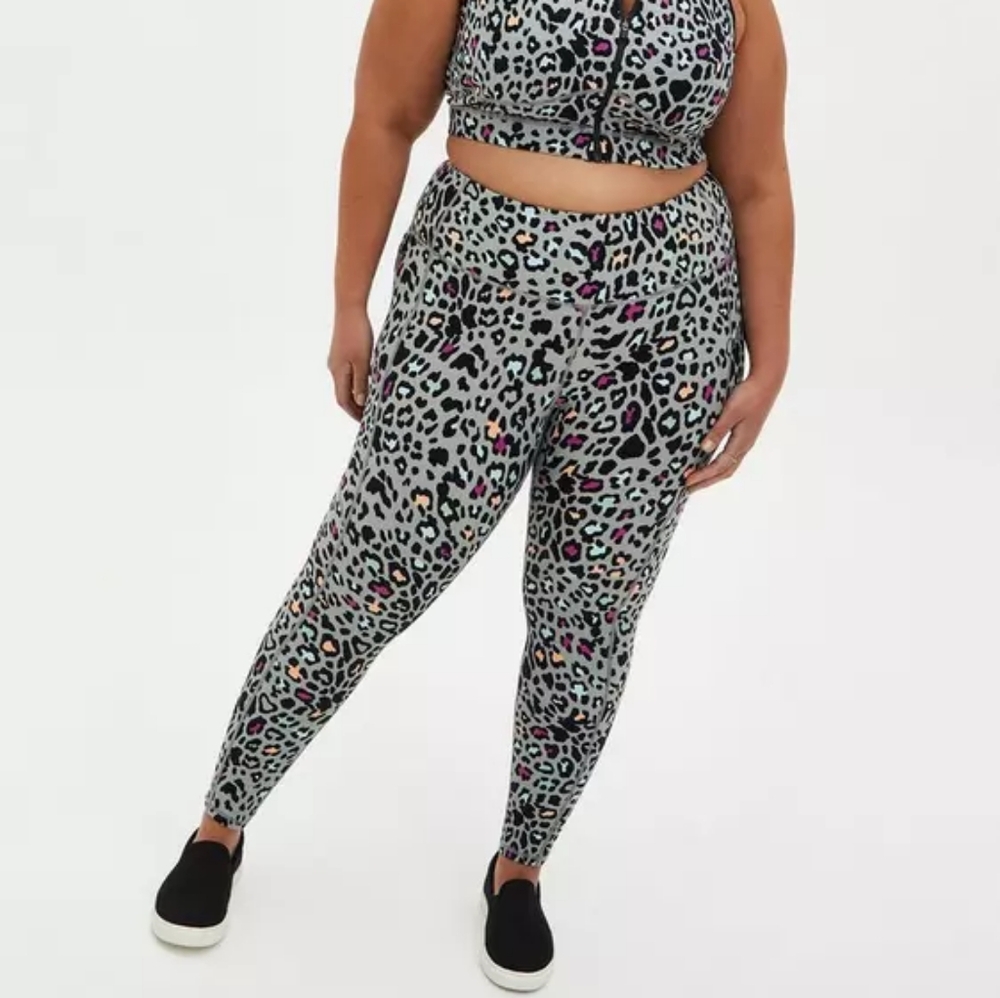 Torrid Active grey leopard print athletic leggings with pockets